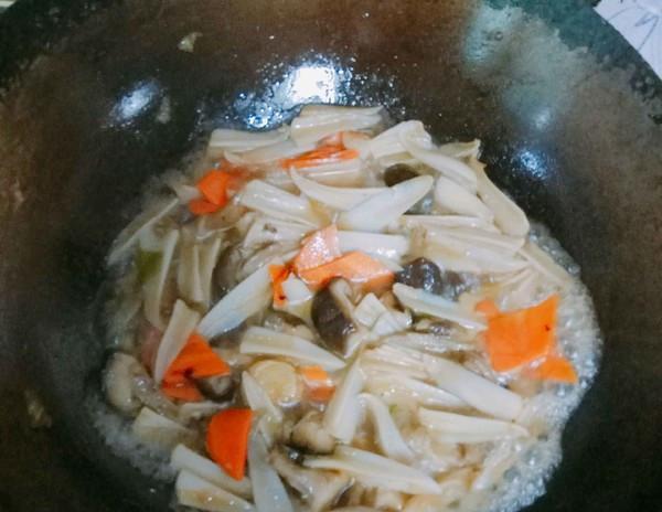 鸡身上最好吃的部位,不是鸡腿而是它,嚼起来嘎嘣脆,老人吃最好