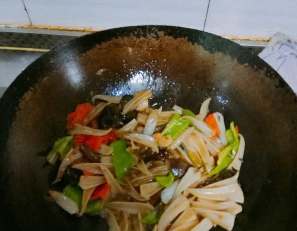 鸡身上最好吃的部位,不是鸡腿而是它,嚼起来嘎嘣脆,老人吃最好