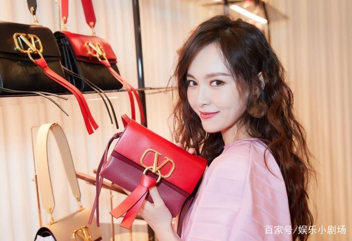 36岁唐嫣活动生图曝光,离开了精修照,女神终于有了年龄感