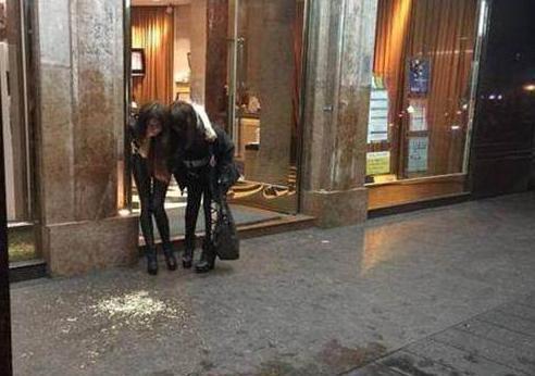 当初她横插一脚, 让林心如爱恨两难, 如今抢尽了范爷的风头