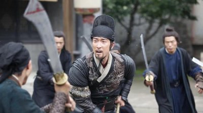 ​南京的千年古墓中，发现一个海之蓝酒瓶，价值达到上亿元