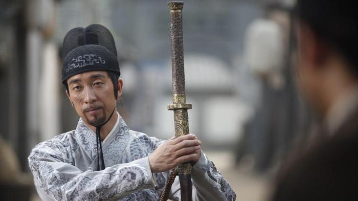 南京的千年古墓中,发现一个海之蓝酒瓶,价值达到上亿元