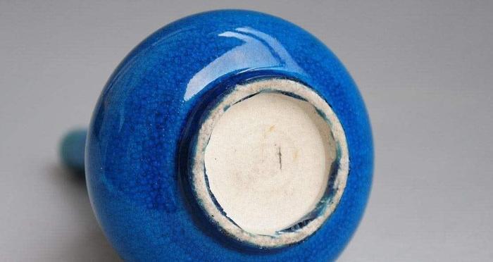 南京的千年古墓中,发现一个海之蓝酒瓶,价值达到上亿元