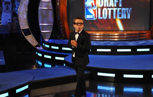 这个21岁的小伙子你可能不认识,但骑士的总冠军必须有他一份功劳