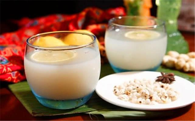 这5种柠檬味的饮料，柠檬水算甜的，最后1个“酸出天际”