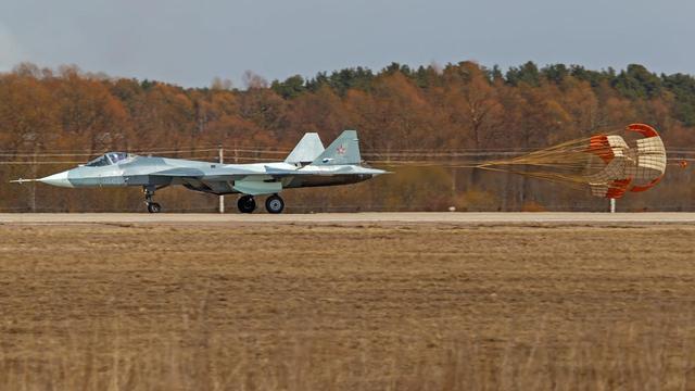 不满被歼20超越!俄苏57换装全新发动机,俄:明年将批量服役