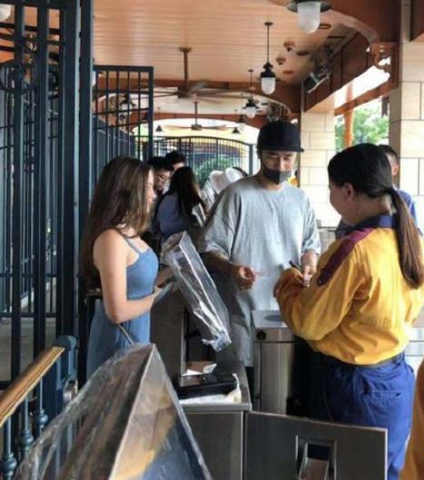 蒋劲夫新恋情曝光,女友疑似乌拉圭籍,网友:口味真专一