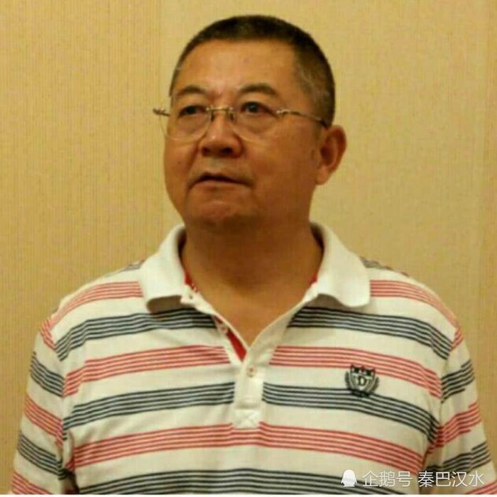 陕北这种秧歌平时看不到,闹元宵农村人真实表演,场面热闹