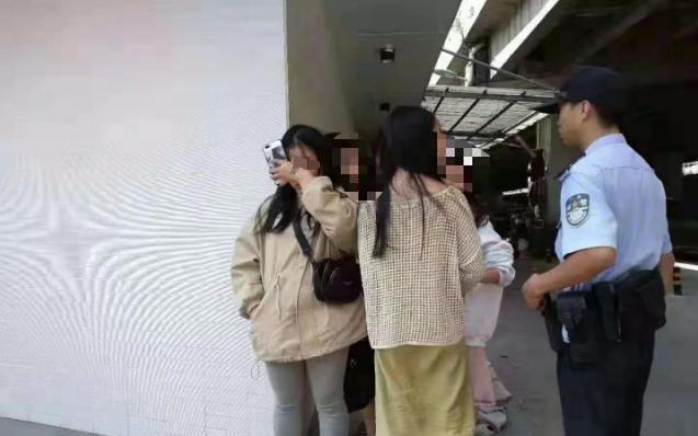 广安4初中女生失联事件内幕曝光!