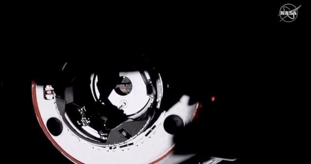 龙飞船与国际空间站对接成功,直播五位宇航员太空汇合!马斯克终于松了一口气