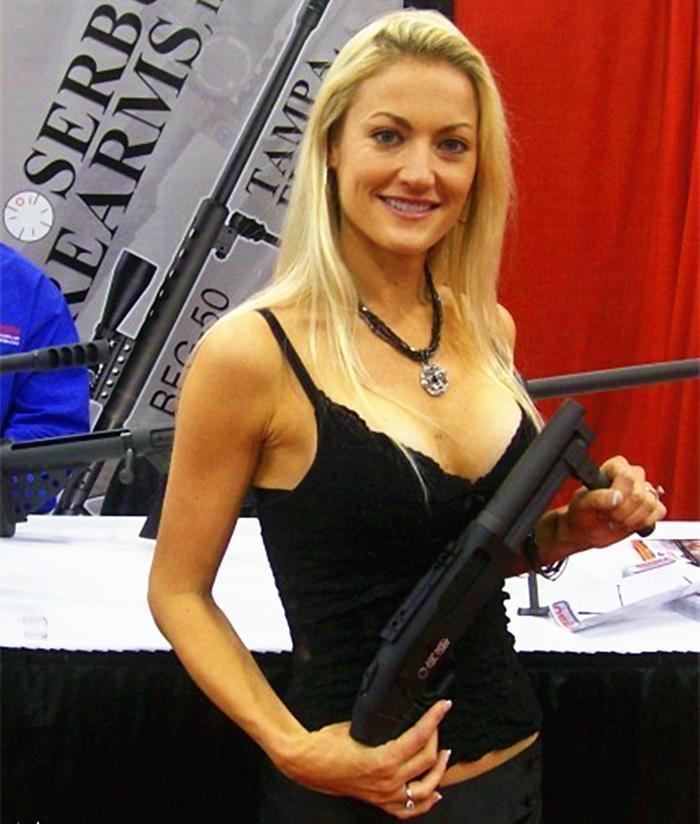 雷明顿超短型霰弹枪，装上破门制退器，成美军最爱的战斗利器