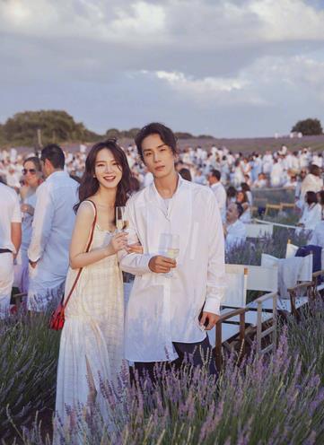 那么爱安以轩的李承铉，最终还是选择了戚薇！