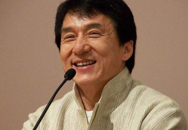 19岁吴卓林与31岁女友结婚,婚后晒合影,英语配文已说出了很多