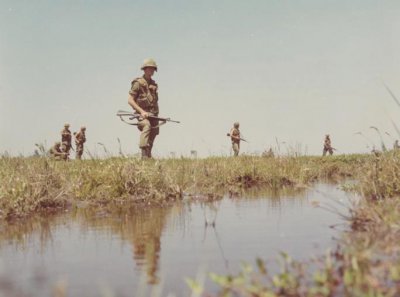 ​越南战争最早开始于1954年，一直持续到1973年，约有5