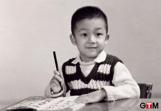 董洁9岁儿子近照曝光,清秀帅气酷似潘粤明