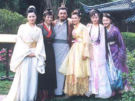 金庸笔下3对畸形恋人，她乱了辈分，最后一对现代女性难以忍受