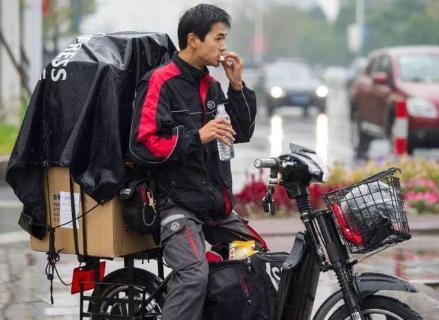 速度慢、服务差！国内“差评”最多的3家老牌快递，你用过几个？