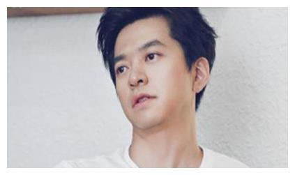 退出“学历最高组合”，王菲一首传奇成就了他，网友称他秋裤男神