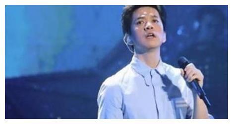 退出“学历最高组合”，王菲一首传奇成就了他，网友称他秋裤男神