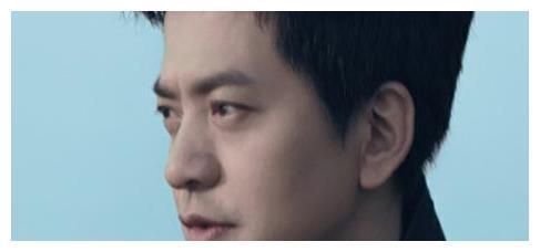 退出“学历最高组合”，王菲一首传奇成就了他，网友称他秋裤男神