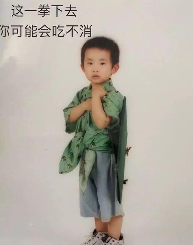 易烊千玺社交账号小号曝光，私下是一个爱自拍爱撸猫的普通少年