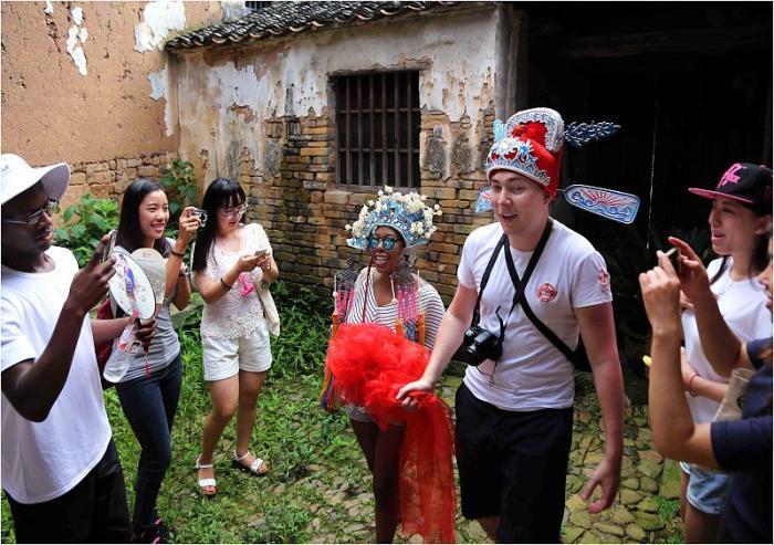 清代官员帽子最高处那颗