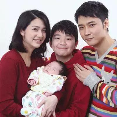 57岁莫少聪生活近照:曾经能跟刘德华齐名,如今妻离子散走穴为生