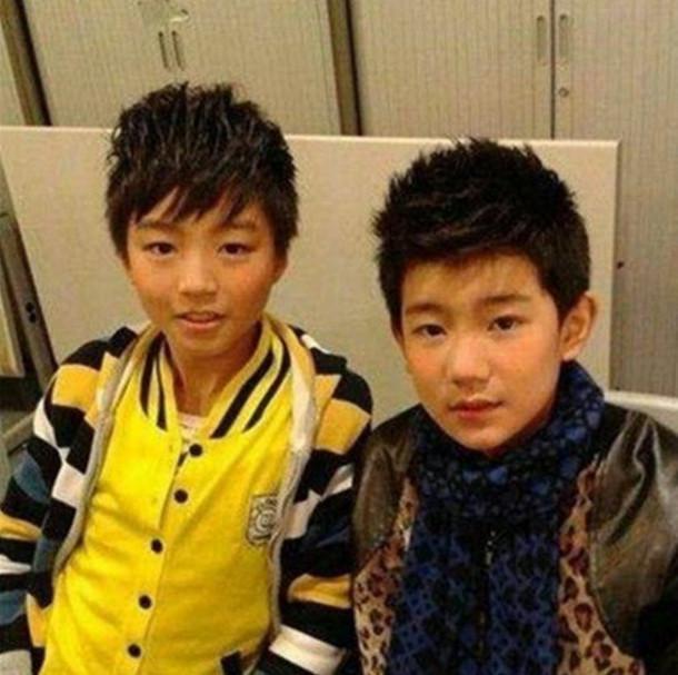 这“三小只”长成了大帅哥，看他们小时候的照片，哪个变化最大？