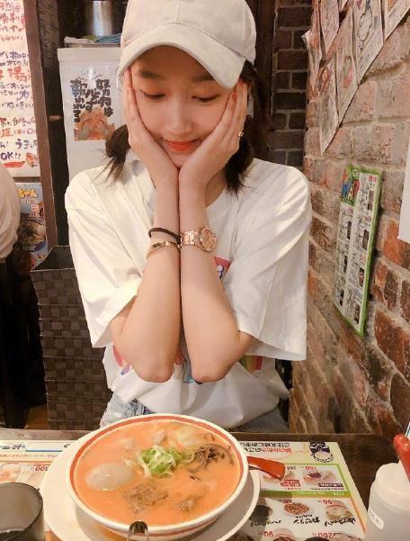 原来关晓彤15岁就喜欢鹿晗，童话般的爱情，早已是命中注定