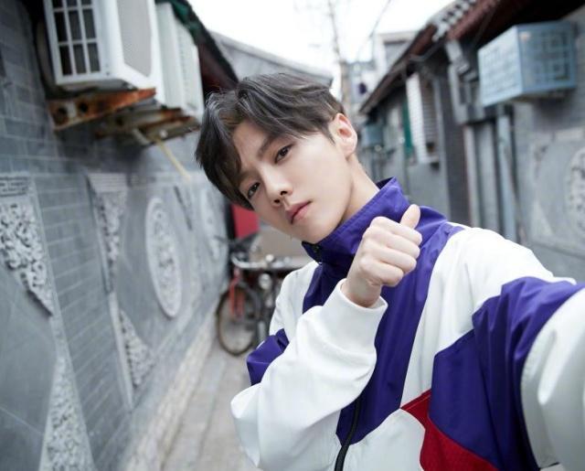 原来关晓彤15岁就喜欢鹿晗，童话般的爱情，早已是命中注定