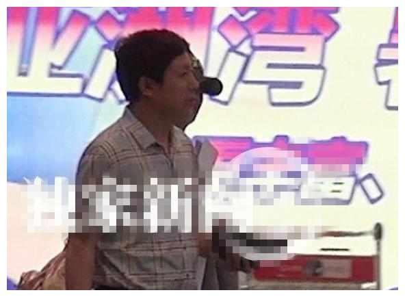 赵丽颖家人照曝光，弟弟和爸爸太像，网友感慨：一家都是高颜值！