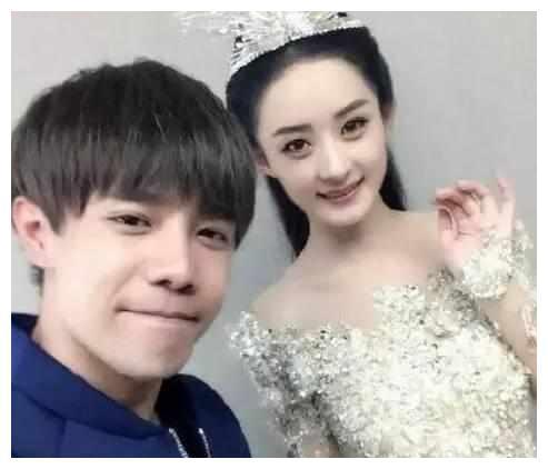 赵丽颖家人照曝光，弟弟和爸爸太像，网友感慨：一家都是高颜值！