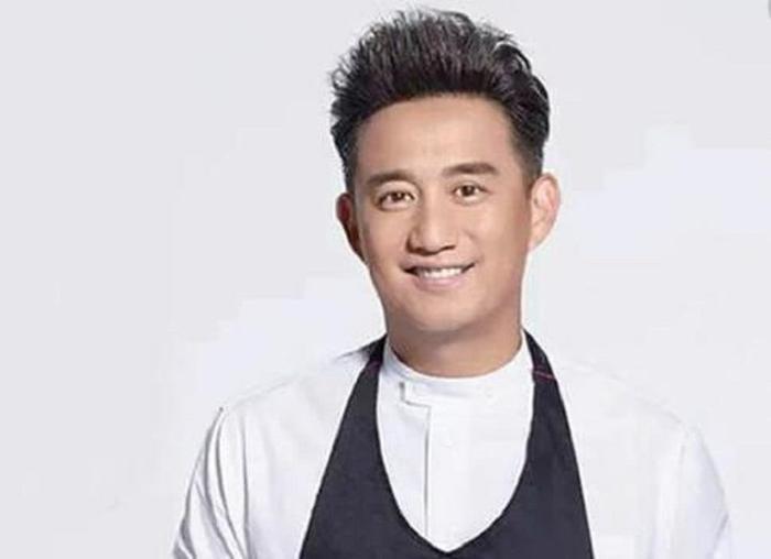 黄磊含泪说出不再唱歌的原因，何炅和谢娜听后都哭了