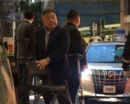 黎姿偶遇4女友人聊天，随后发博晒出20年前旧照怀念