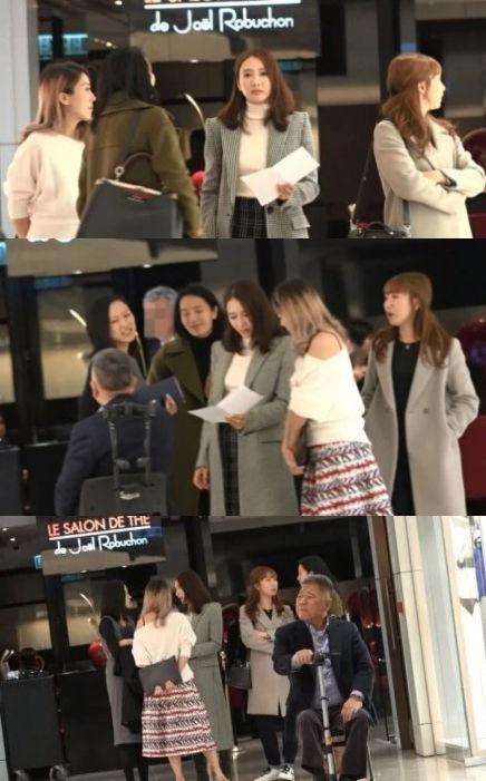 黎姿偶遇4女友人聊天，随后发博晒出20年前旧照怀念