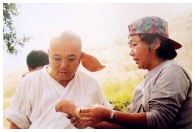 最经典版的西游记剧照，唐僧抽烟那都不是事，最后一张厉害了！