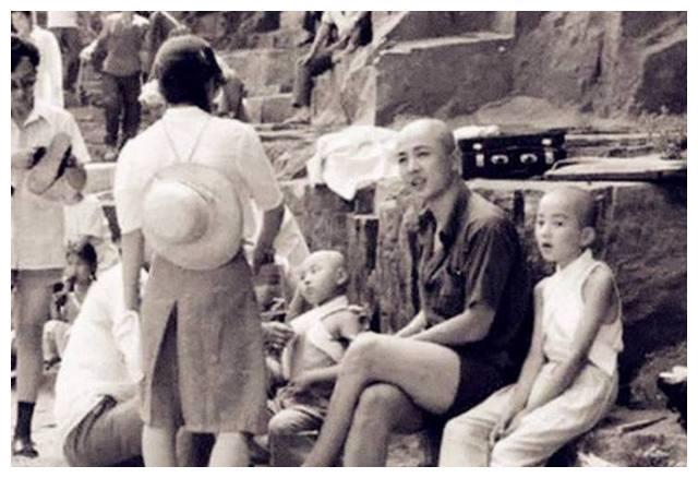 最经典版的西游记剧照，唐僧抽烟那都不是事，最后一张厉害了！