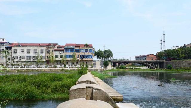 湖北荆门京山市最大的镇,城镇面积超5平方公里,是全国重点镇