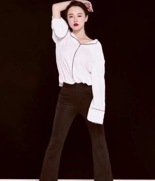 三胎依然有“沙漏”身材，冉莹颖简直是“魔鬼”