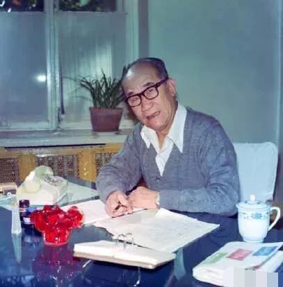 侯宝林与马三立先生, 哪一位更爱相声? 谁对相声的贡献更大?