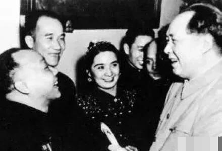 侯宝林与马三立先生, 哪一位更爱相声? 谁对相声的贡献更大?