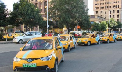 ​昆明街头又显小黄车 出行壹加壹开启新能源共享汽车平台