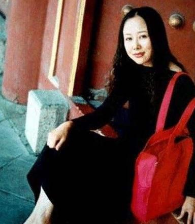 看到陈丽华与迟重瑞年轻时的照片，还是很有夫妻相的