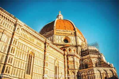 ​圣母百花大教堂是天主教佛罗伦萨总教区的主教堂