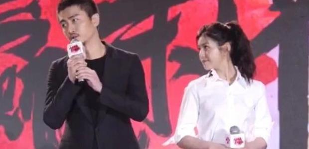 陈晓陈妍希罕见同框,眼神不离开老公,网友:两口子过于低调