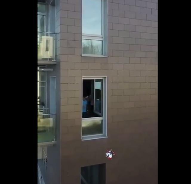 开窗收快递！前恒大猎物收到空投