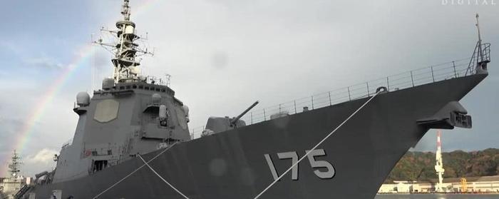 日本“神盾舰”迎来首位女舰长，海自暴兵不停，实力不可低估