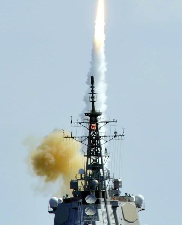 日本“神盾舰”迎来首位女舰长，海自暴兵不停，实力不可低估