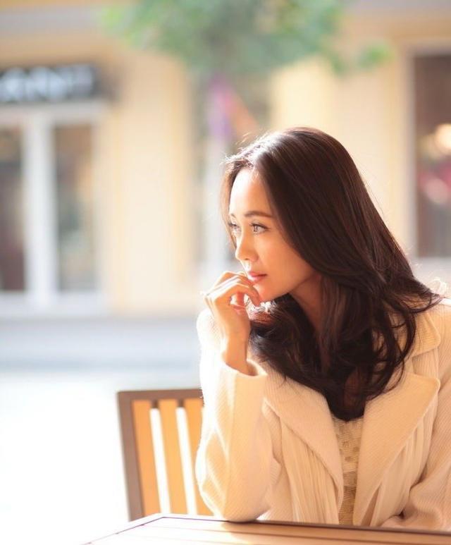 三天就敢闪婚，张定涵老公身份曝光，网友：难怪人人都说她好福气