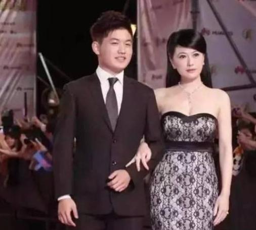 著名女星在节目上自曝：为确认17岁儿子发育是否正常